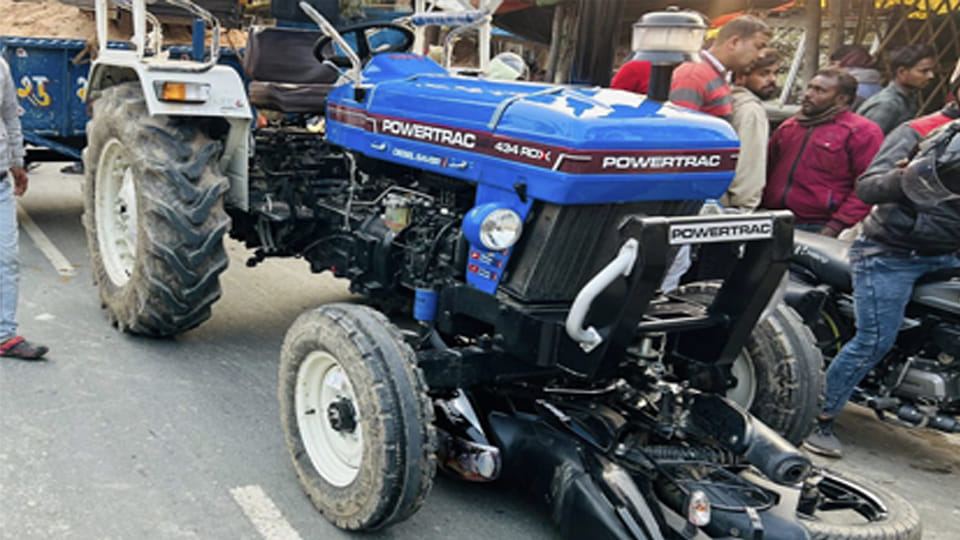 UP: Two cousins killed in a collision between a tractor and a motorcycle