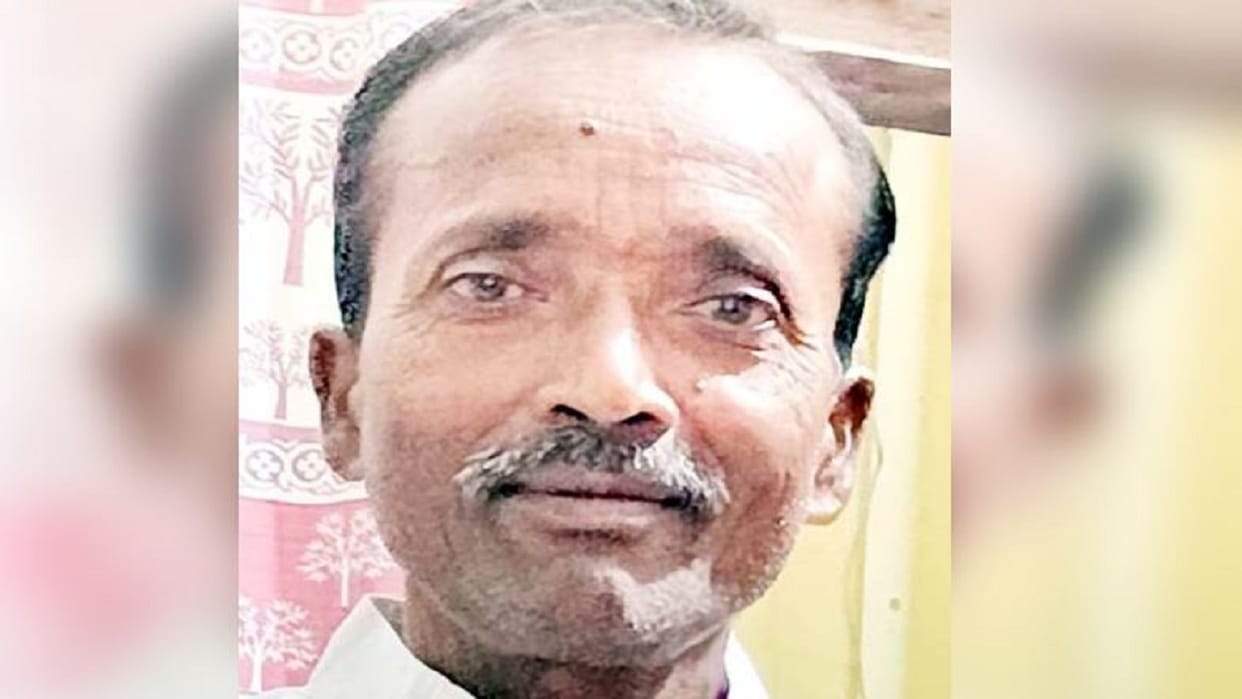 body of elderly man found hanging in Shahjahanpur
