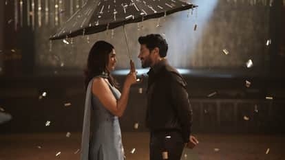 Mrunal Thakur and Dulquer Salmaan photo goes viral on social media fans thinks about Sita Ramam 2