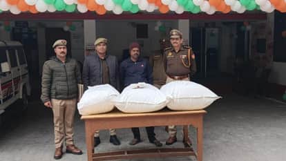 Jhansi: A smuggler arrested with 67 kg of marijuana, was carrying it hidden under plywood in a truck.