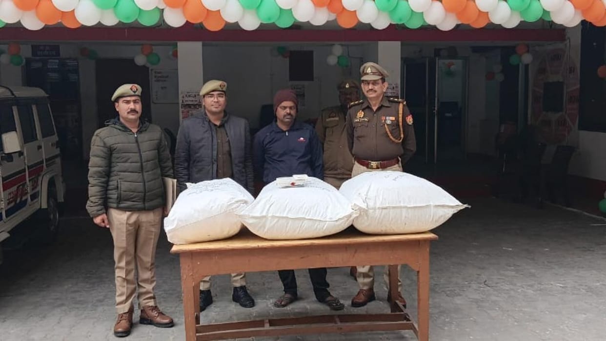 Jhansi: A smuggler arrested with 67 kg of marijuana, was carrying it hidden under plywood in a truck.