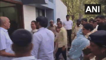 Ajit Pawar died plane crash NCP-SCP MP Supriya Sule wife Sunetra Pawar break down as they meet family