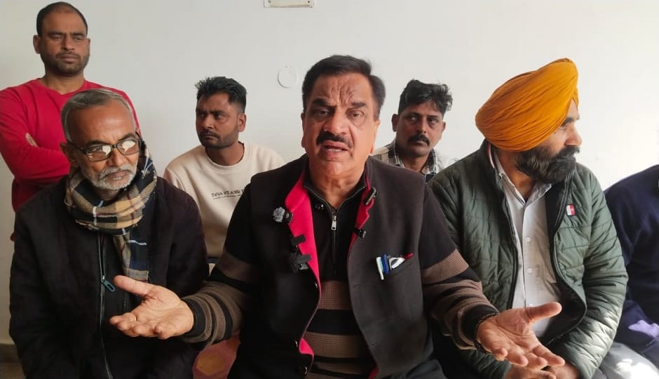 Former MLA Rajkumar Thukral publicly apologized to Meena Sharma for her mother's deteriorating health