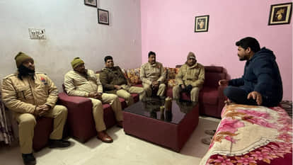 In view of the CM's visit to Siddharthnagar, SP leaders were put under house arrest.