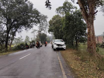 Sitapur: The vehicles of the DM, who was out on a surprise inspection, collided with each other