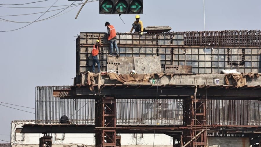 तेजी से चल रहा फ्लायओवर का काम