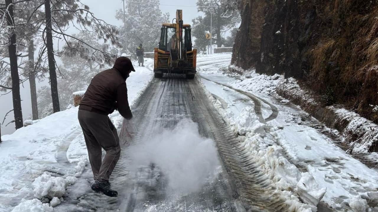 Snowfall Gangotri Yamunotri shrines covered white blanket of snow snowfall Harsil Kharsali Auli watch photos