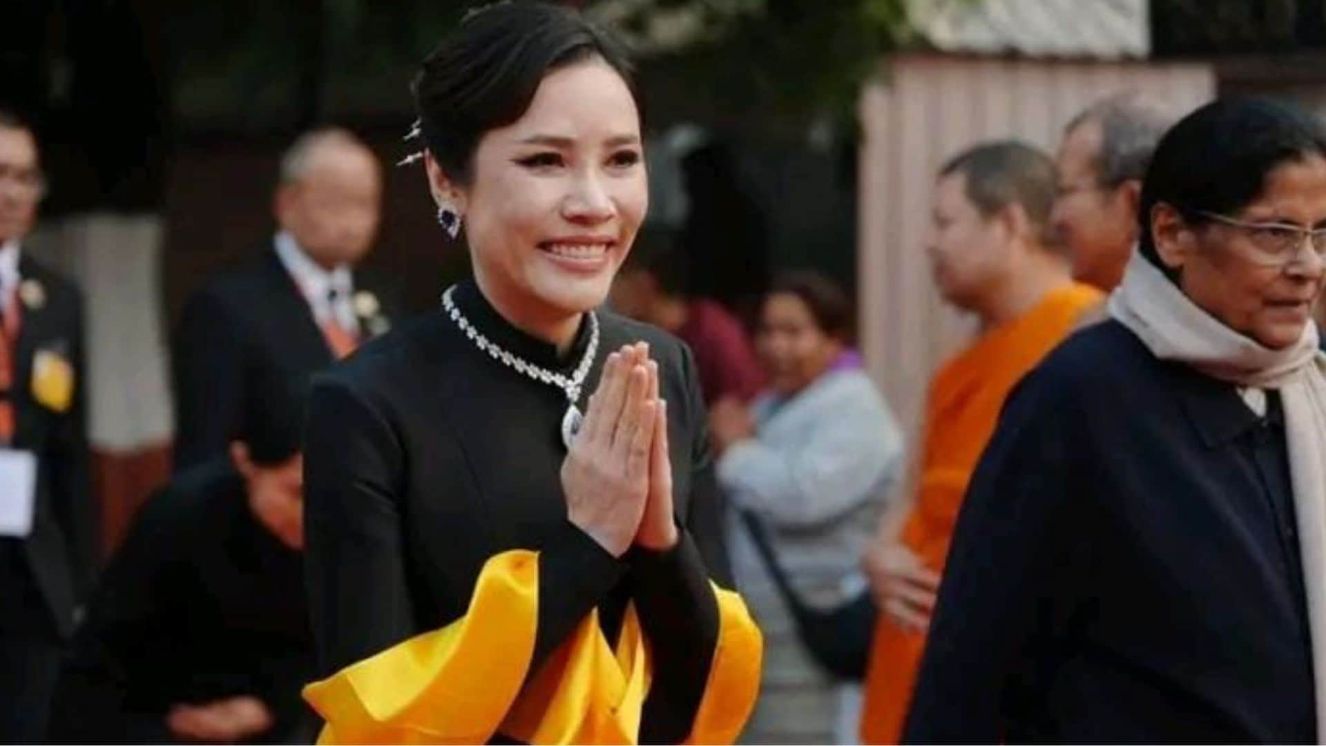 Princess of Thailand visited Buddhist temple and offered prayers to Lord Buddha in varanasi