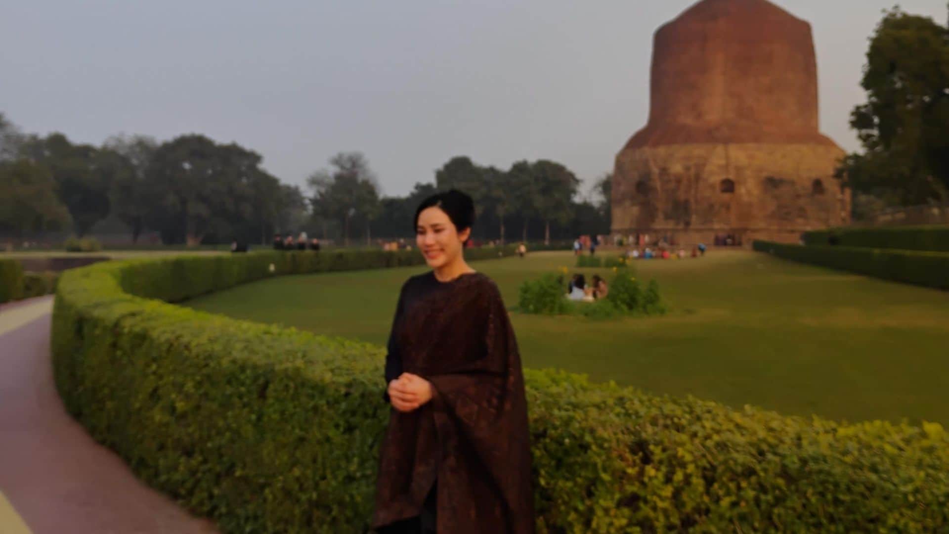 Princess of Thailand visited Buddhist temple and offered prayers to Lord Buddha in varanasi