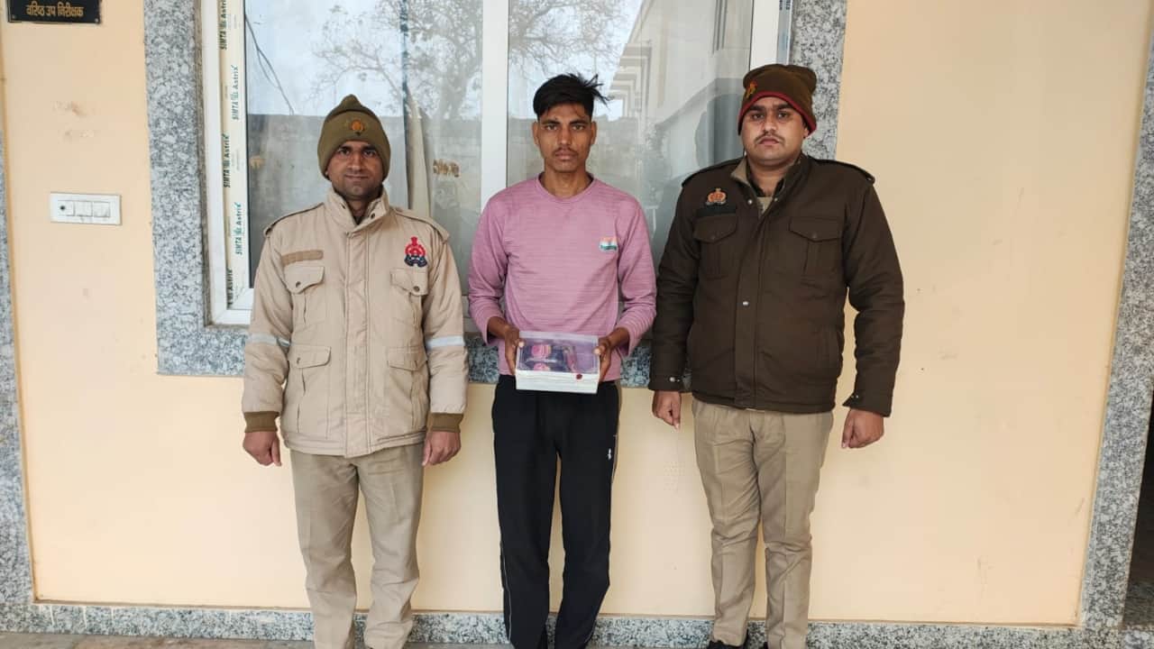 पुलिस की गिरफ्त में आरोपी