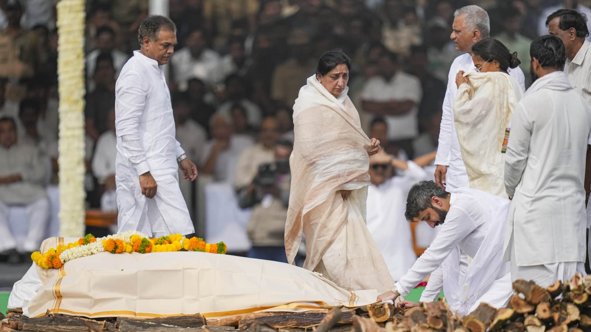 अजित पवार का अंतिम संस्कार