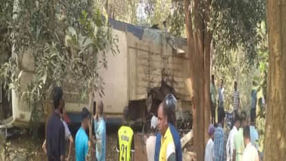 Kanker Accident News: 32 passengers injured and 8 seriously at road accident