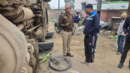 minor girl died a tragic death after being crushed under a truck in Jhajjar; the driver fled the scene