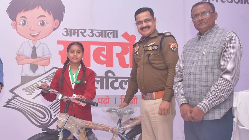 The Little Master of news shines brighter than the stars after receiving the award