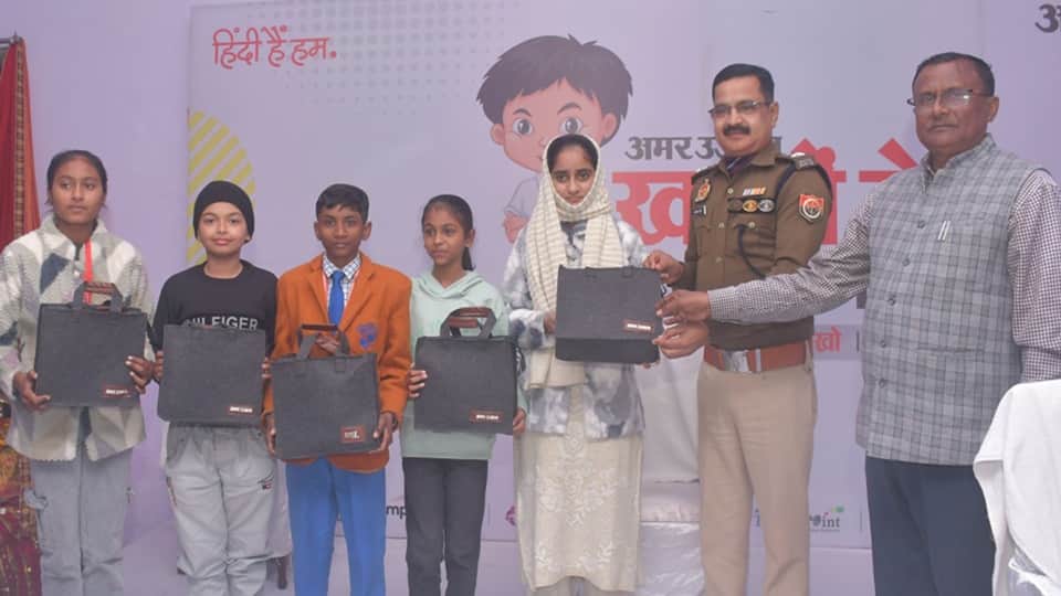 The Little Master of news shines brighter than the stars after receiving the award