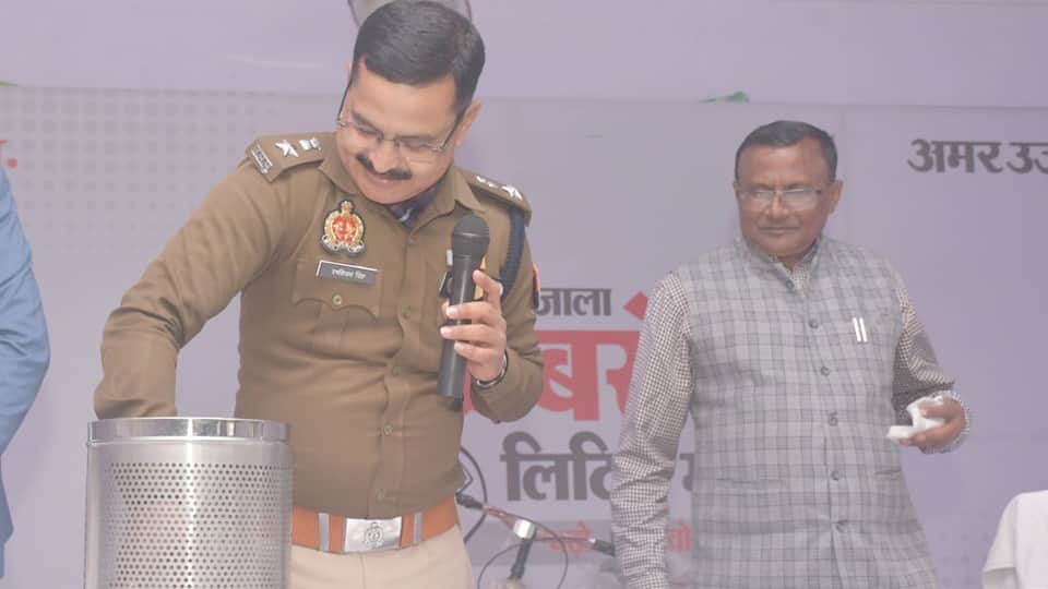 The Little Master of news shines brighter than the stars after receiving the award