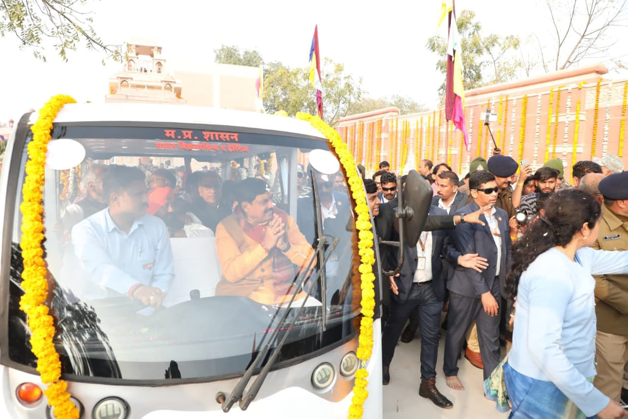 MP News: CM inaugurated Pashupatinath Lok, toured the Lok by e-cart, offered full sacrifice in the Yagyashala