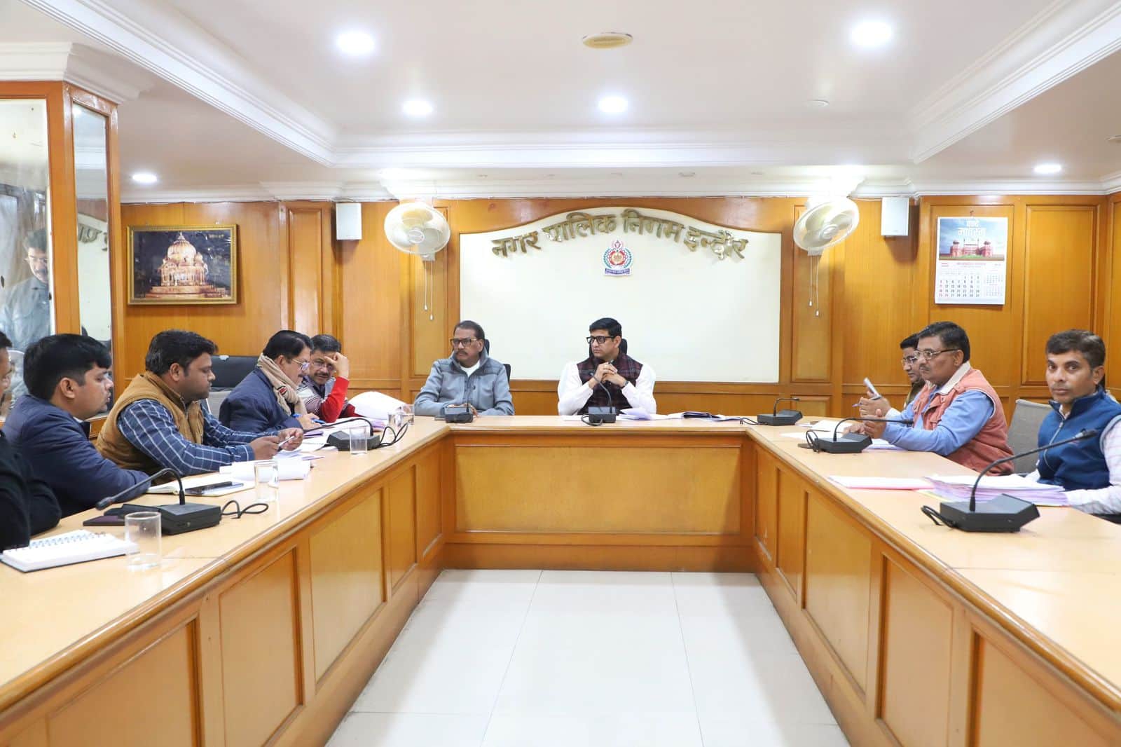 नगर निगम की बैठक।