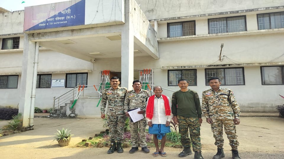 पुलिस की गिरफ्त में आरोपी