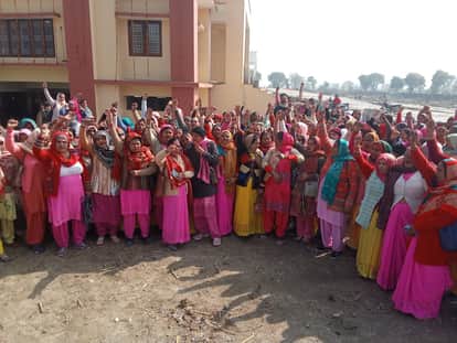 UP: Anganwadi Workers Protest at Shamli Collectorate, Demand Government Employee Status