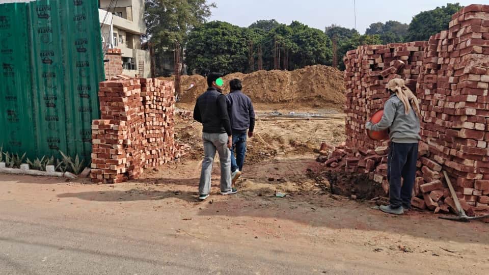 शांत विहार कॉलोनी में अवैध निर्माण।