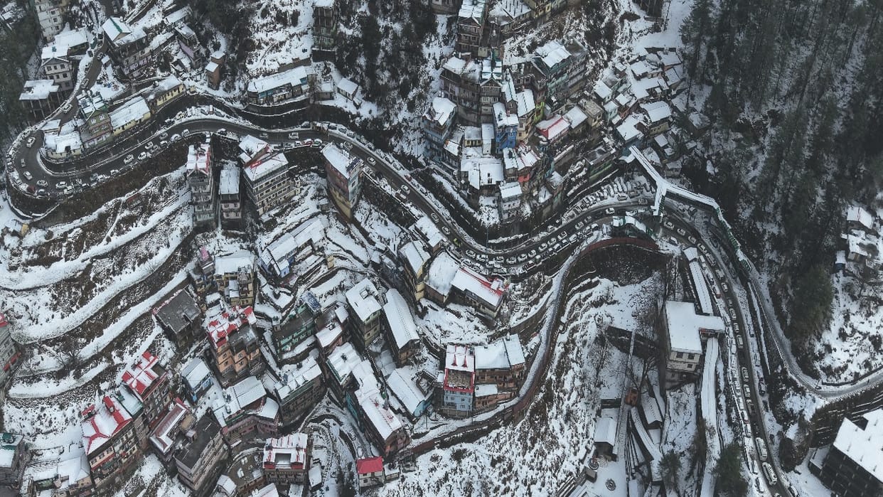 Snowfall boosts tourism business; tourists flock to Shimla and Kufri. See pictures.