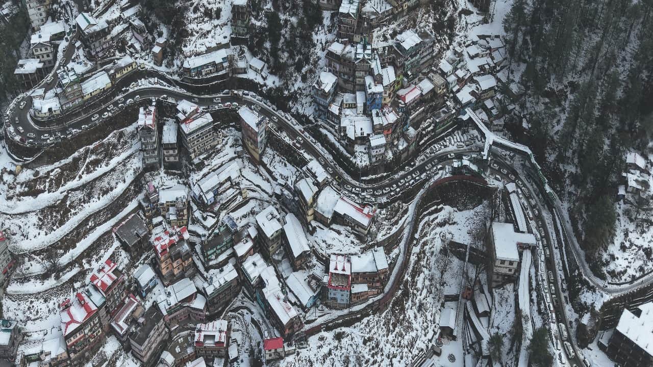 Snowfall boosts tourism business; tourists flock to Shimla and Kufri. See pictures.