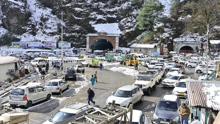 Weather: मौसम की दोहरी चाल, मैदानी क्षेत्रों में लू का खतरा; पहाड़ों पर बारिश व बर्फबारी का अलर्ट