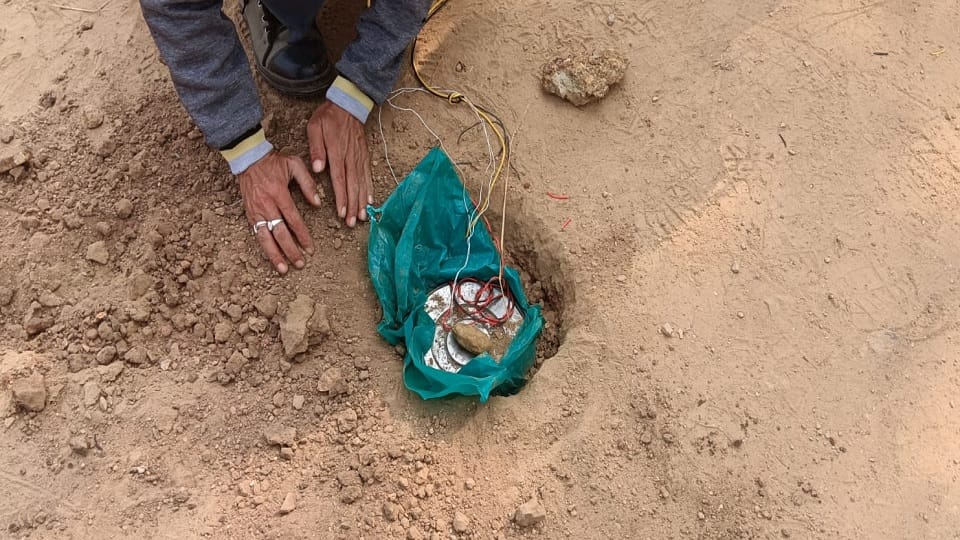 दो शक्तिशाली आईईडी बरामद कर किया नष्ट