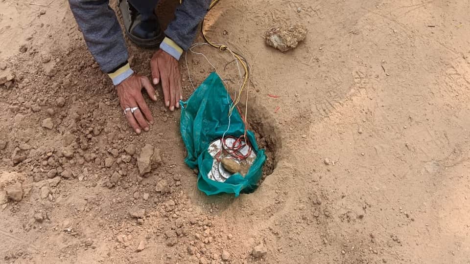 दो शक्तिशाली आईईडी बरामद कर किया नष्ट