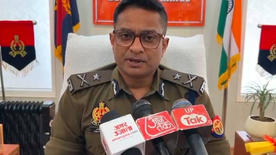 accident file was manipulated after taking bribe in Gonda IG suspended one inspector and 12 sub-inspectors