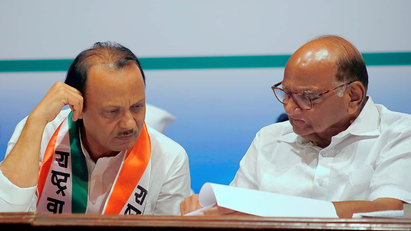 अजित पवार और शरद पवार (फाइल फोटो)