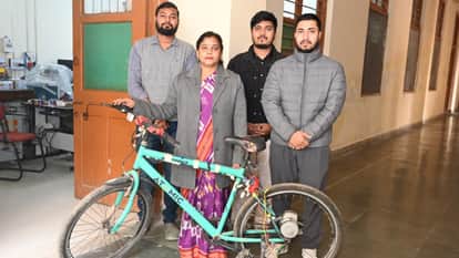 IIT BHU professor Kalpana Chaudhary created hydrogen-powered bike in Varanasi
