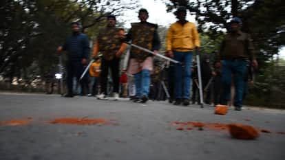 BHU Hostel Violence: Police Scan Over 100 Videos and CCTV Footages, Three Students Injured in Stone Pelting