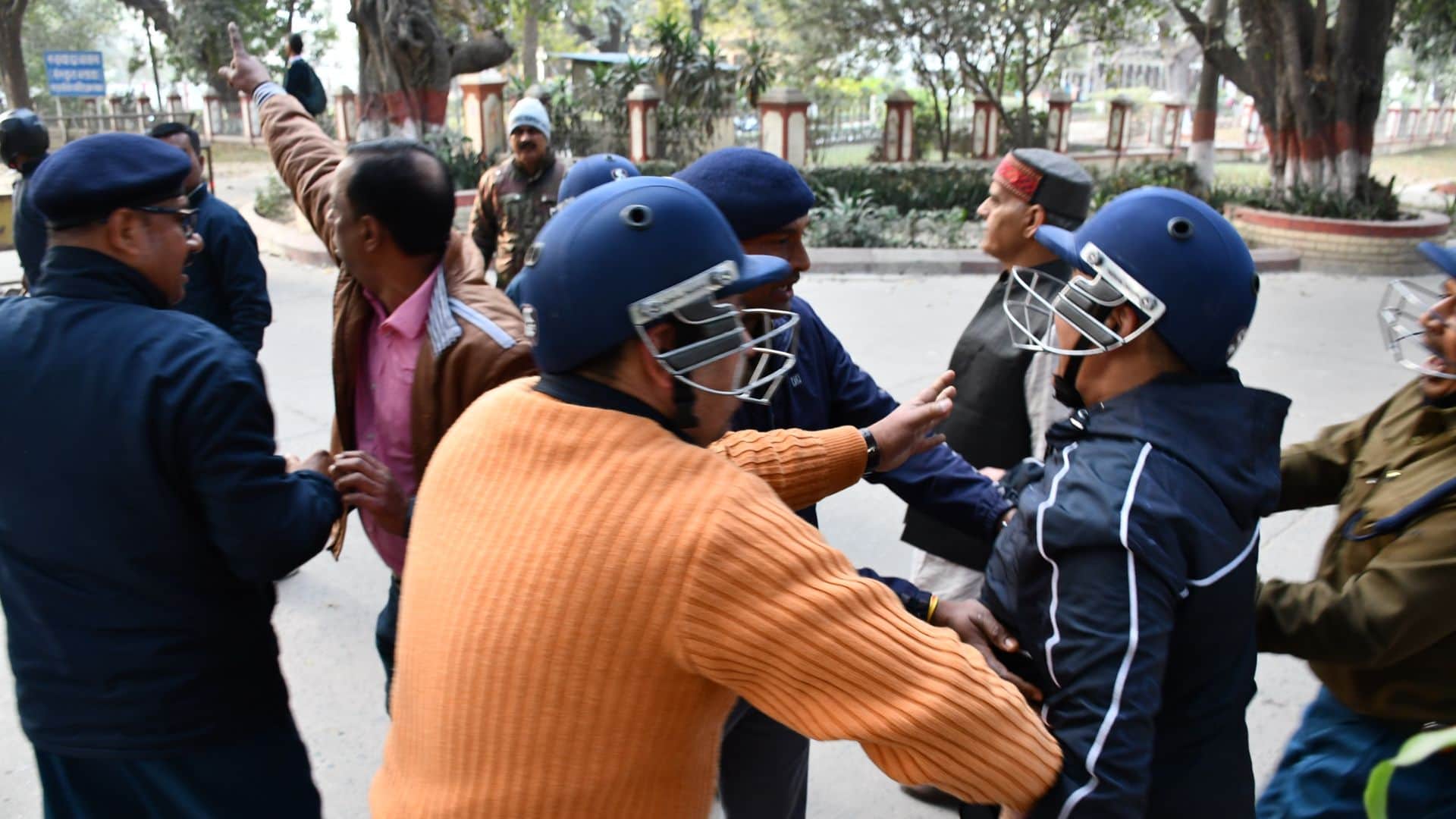 बीएचयू में बवाल