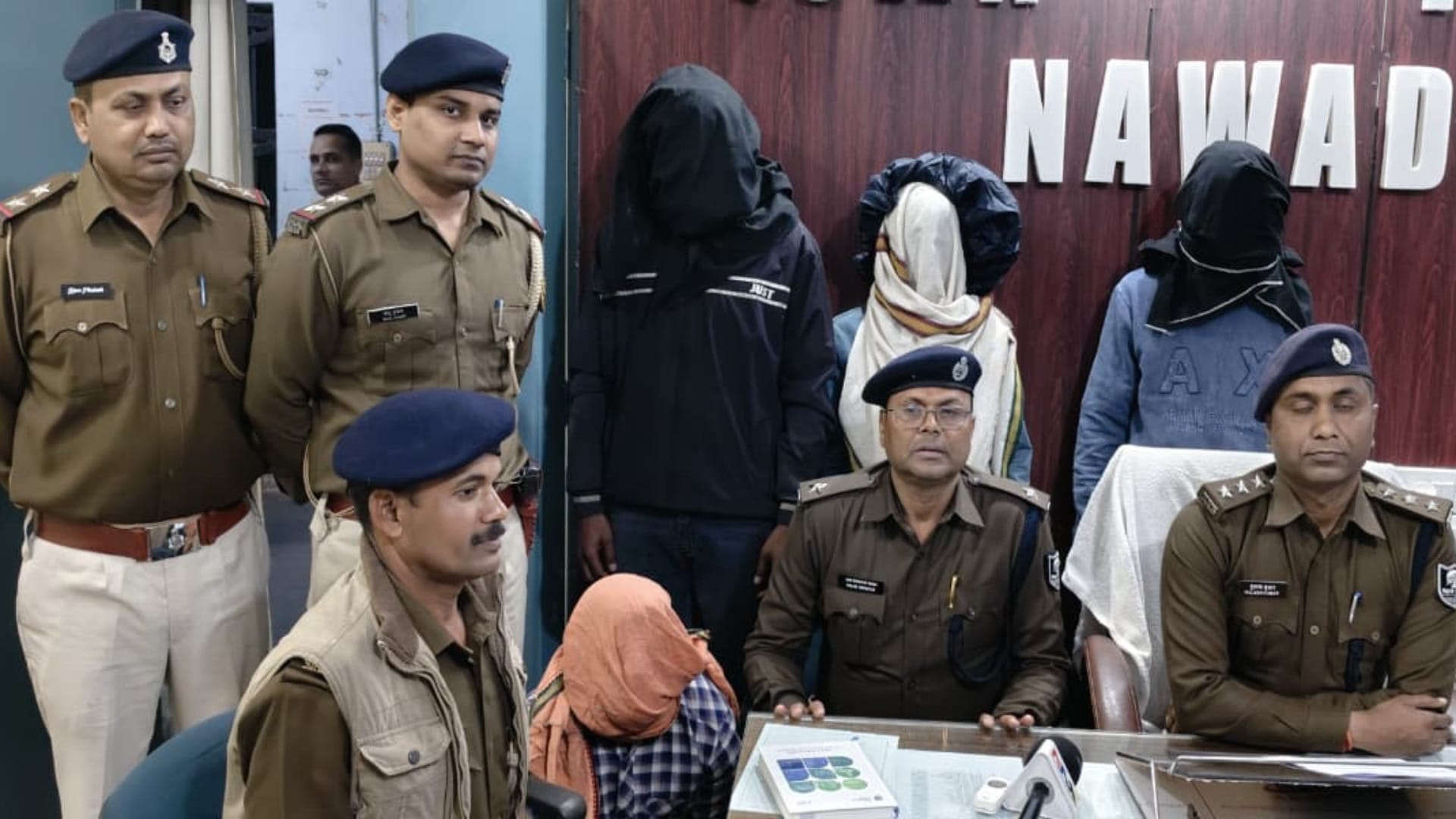 पुलिस की गिरफ्त में आरोपी