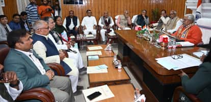 विधानसभा अध्यक्ष प्रेम कुमार ने बैठक की।