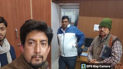 Employees held hostage at CMO office in Firozabad