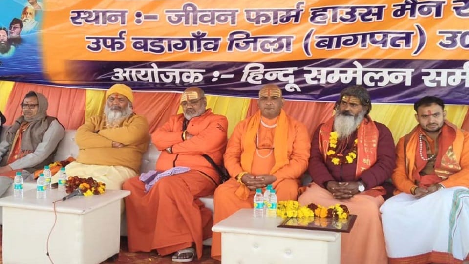 Baghpat: Yeti Narasimhanand Maharaj said in Hindu conference, Hindus should keep more weapons