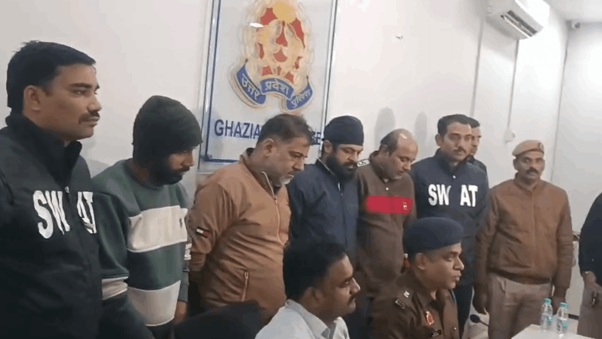 Four members of gang of fake doctors arrested who defrauded people of millions of rupees