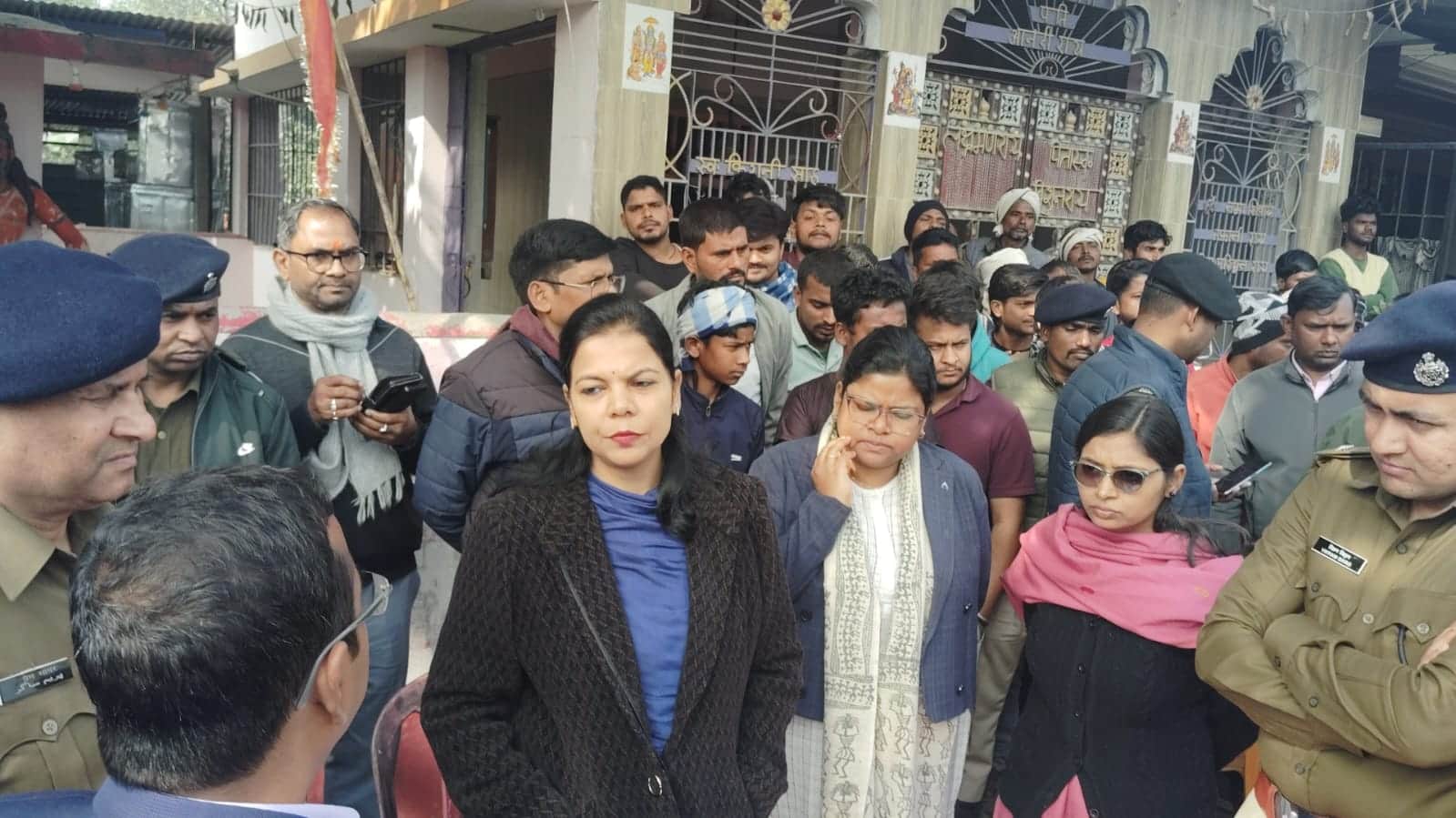 एसआईटी ने छठी बार पीड़िता के गांव पहुंची।