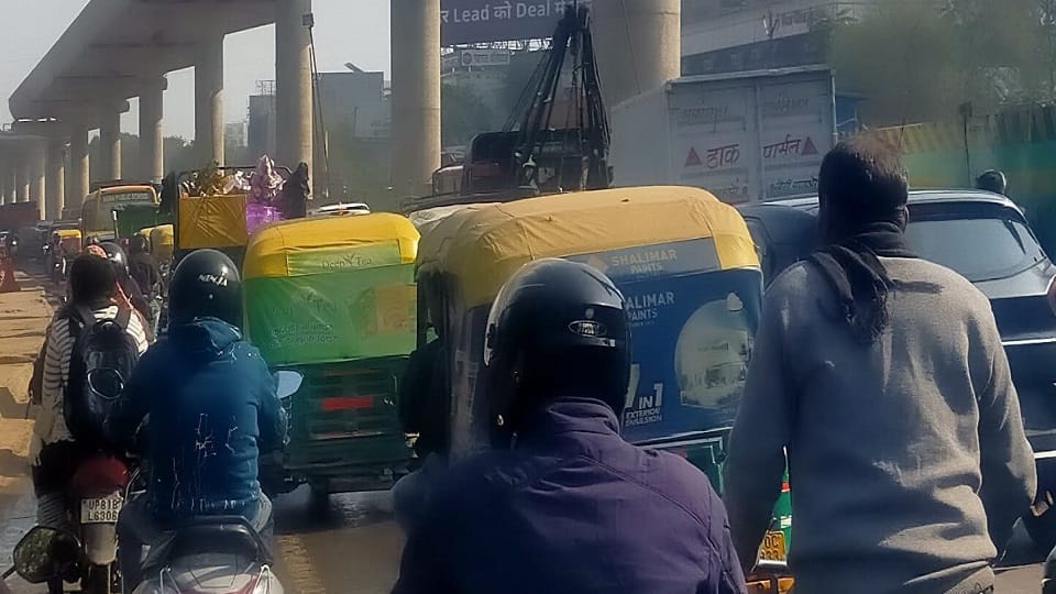 Traffic jam on highway due to metro construction work in Agra
