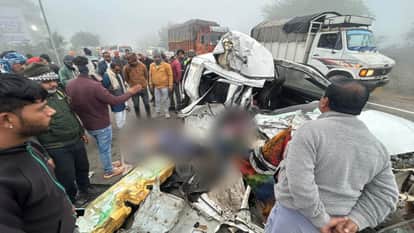 MP News: Four members of the same family died in Gwalior after their car was hit by a truck.