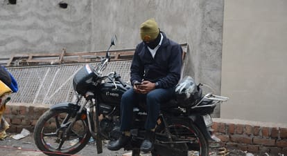 Kanpur Red signal of chaos in the green corridor auto rickshaws occupy the Cardiology gate