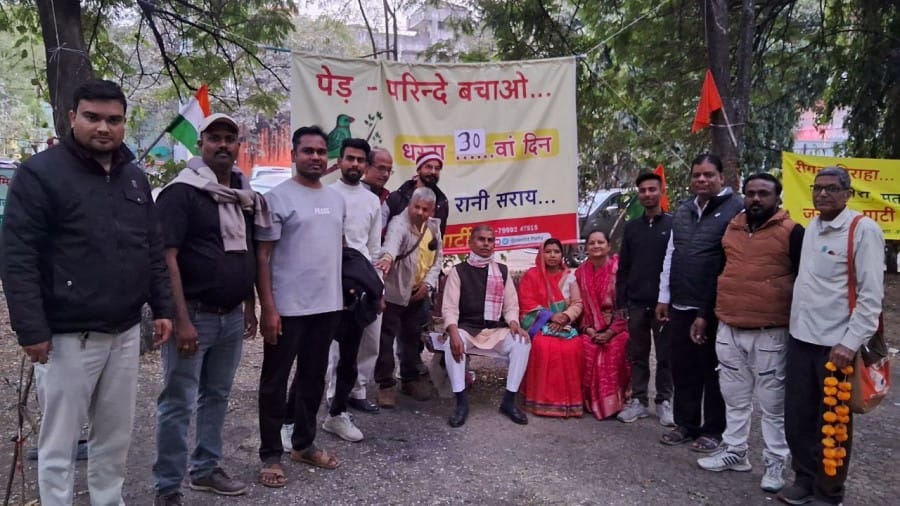 कोर्ट के स्टे के बाद रानी सराय में खुशी की लहर।