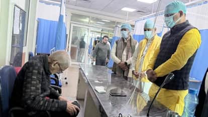 Vice-Chancellor and Mayor visited Dr. TK Lahiri to inquire about well-being discussions at BHU SSB