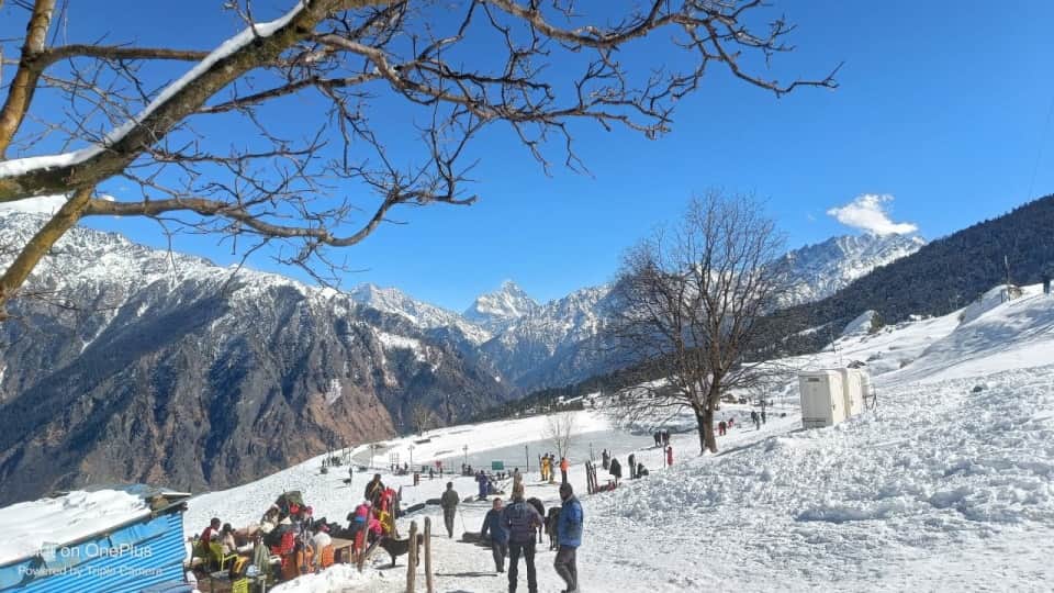 Uttarakhand Weather Auli Become More Beautiful after Snowfall shines like silver artificial lake has also froz