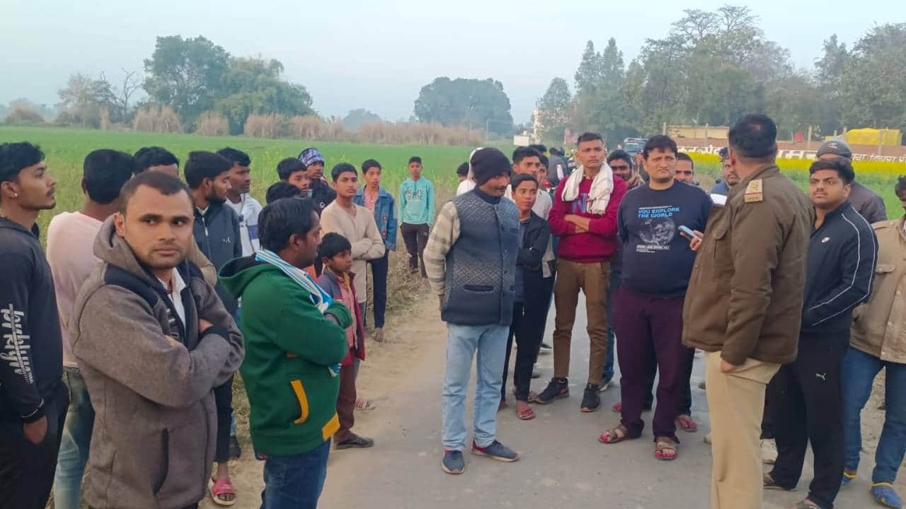 पुलिस जांच करती हुई