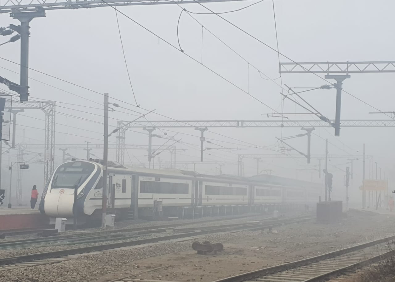 Sunshine Brings Relief in Meerut but Cold Wave Persists; Saharanpur Covered in Dense Fog, Weather to Change Ag