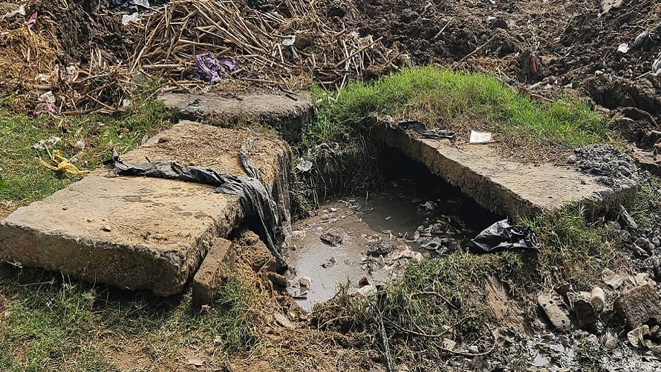 Open manhole in community toilet